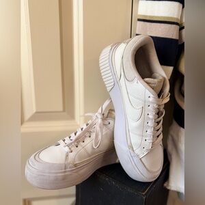 Nike ladies Sneakers, size 6.5